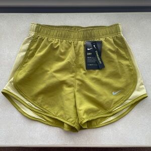 NWT Nike Standard Fit Running Shorts XS